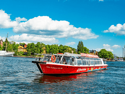 Ho Ho Stockholm close to the boat preview 640x644 5