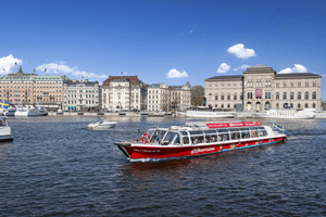 Ho Ho Stockholm boat sailing in the city horizontal 640x410 4