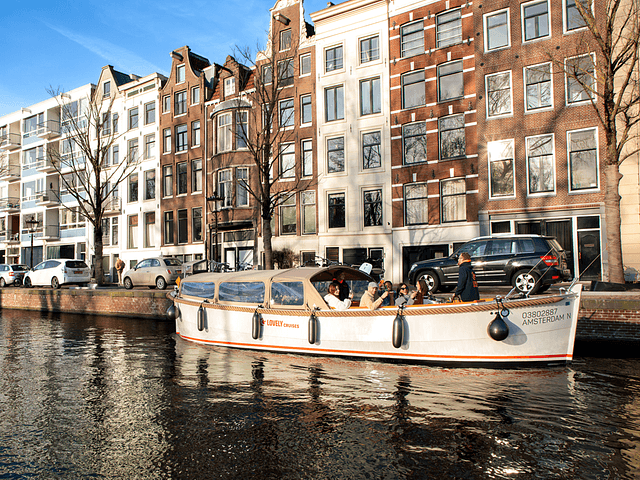Lovely Cruises Winter Canal 1000x750