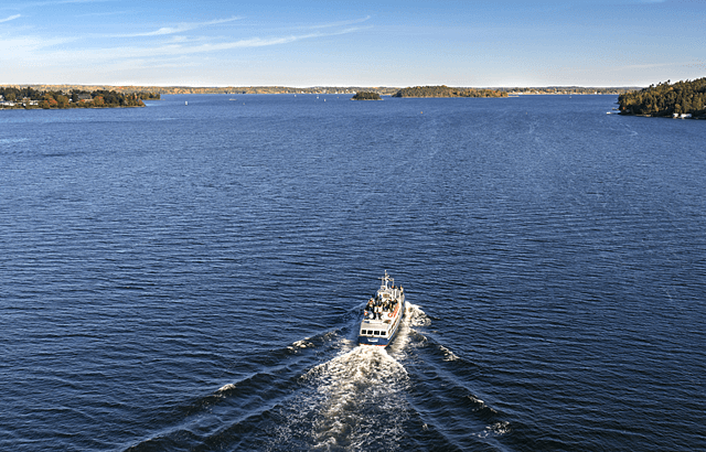 Lovely Cruises Stockholm boat sailing horizontal 640x410 1