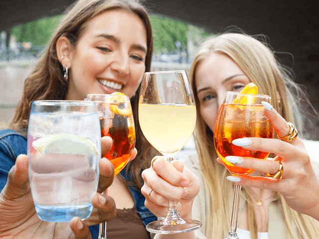 Lovely Cruises private boat page drinks
