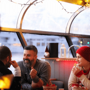 Lovely Cruises Stockholm Winter holiday cruise guests preview 640x644 1