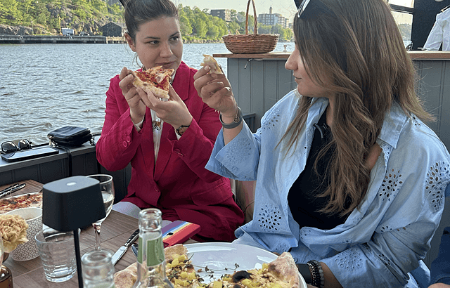 Lovely Cruises Stockholm women on the pizza cruise horizontal 640x410 1