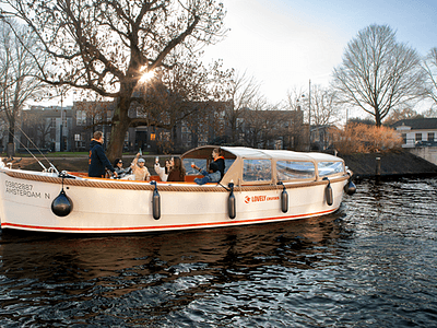 Lovely Cruises luxury open boat Lovers 640x410 landscape A