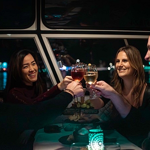 Wine cheese cruise amsterdam 600x450